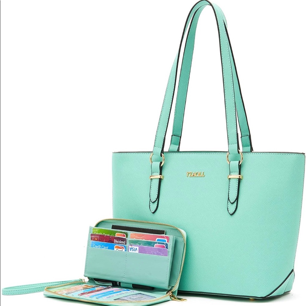 👛👛👛 NWT. Light green/mint Fashionable Purse and RFID Wallet set. 👛👛👛